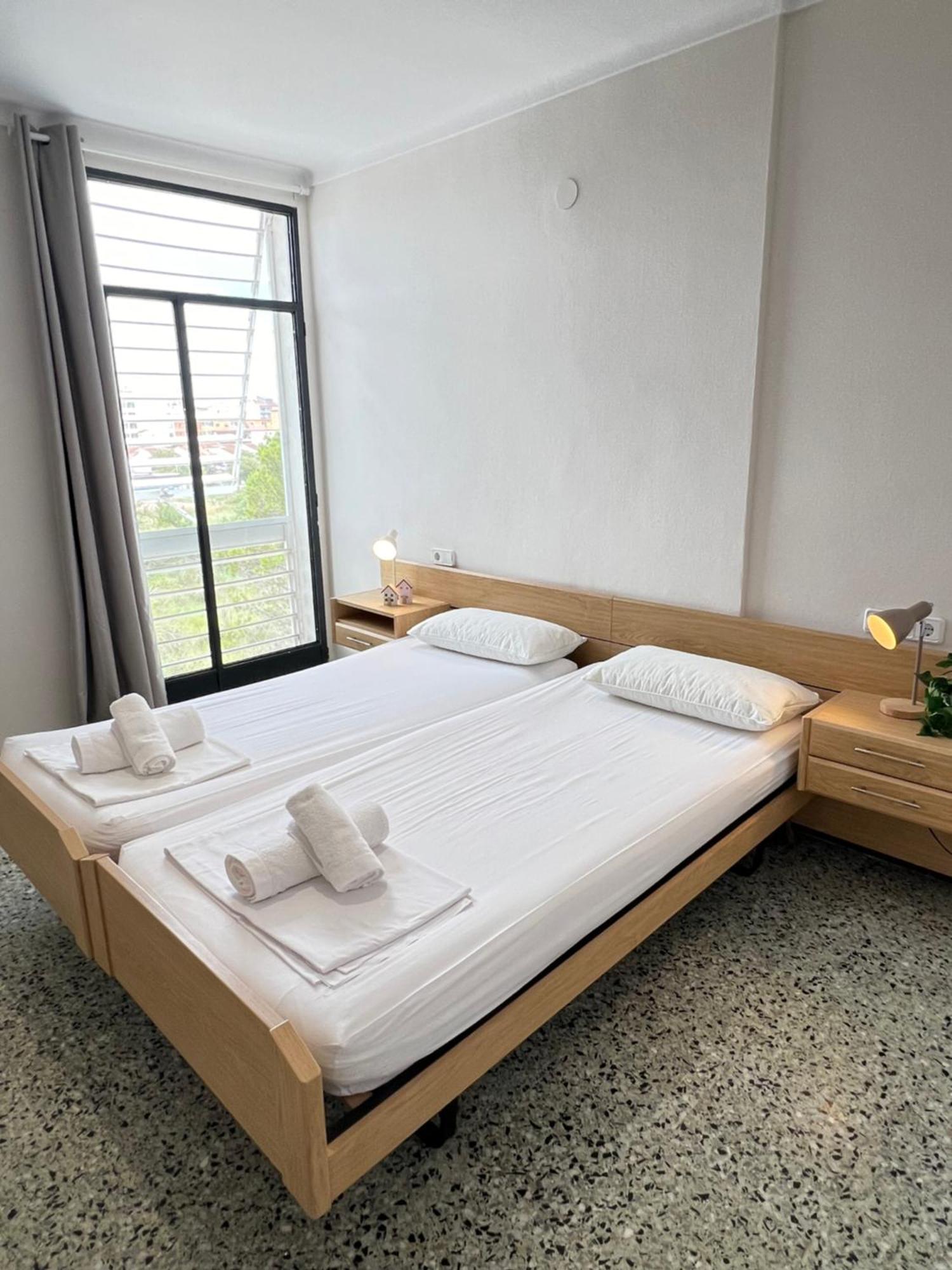 3 Room Apartment, 500M To Beach, Swimming Pool, Nice Terrace Roses Exterior photo