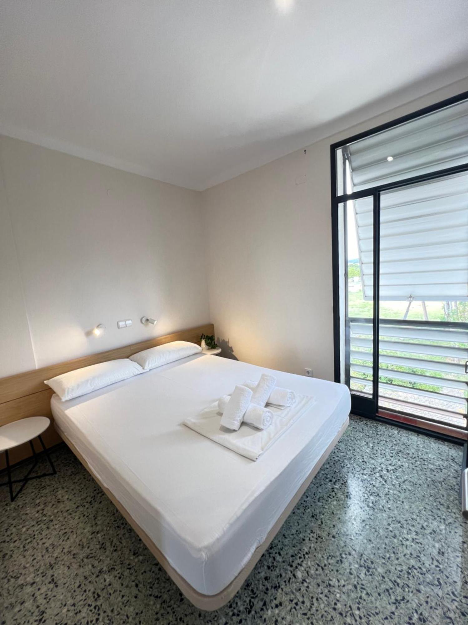 3 Room Apartment, 500M To Beach, Swimming Pool, Nice Terrace Roses Exterior photo
