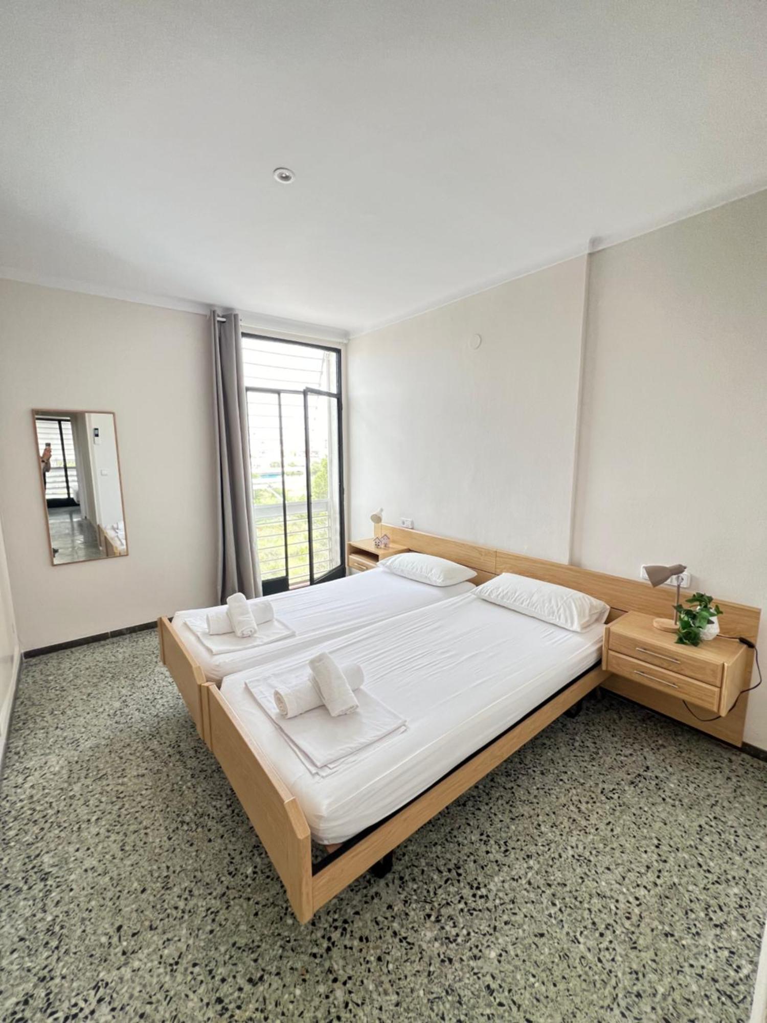 3 Room Apartment, 500M To Beach, Swimming Pool, Nice Terrace Roses Exterior photo